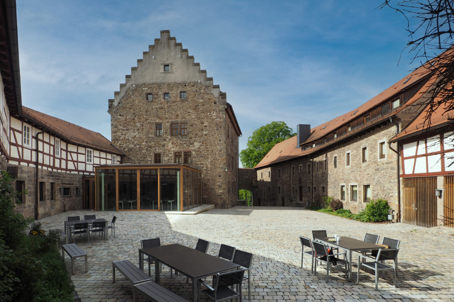 Die Ruine der Kirche zählt zum ältesten Baubestand der Welterbestätte Kloster Lorsch