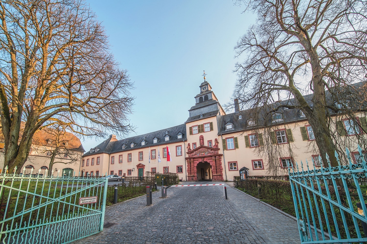 Blick auf das Hauptportal des Schlosses Bad Homburg