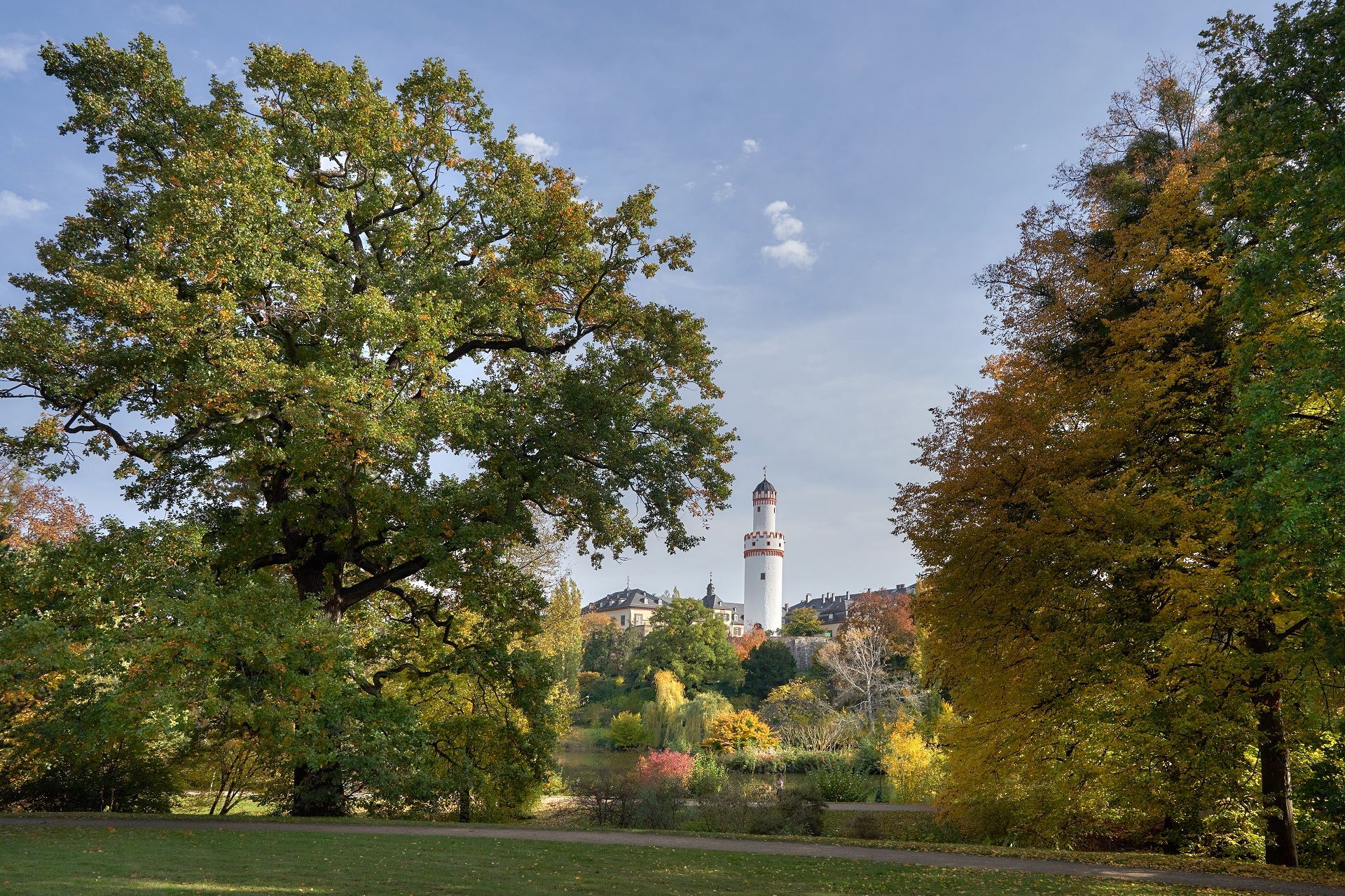 Schloss und Schlosspark Bad Homburg im Herbst