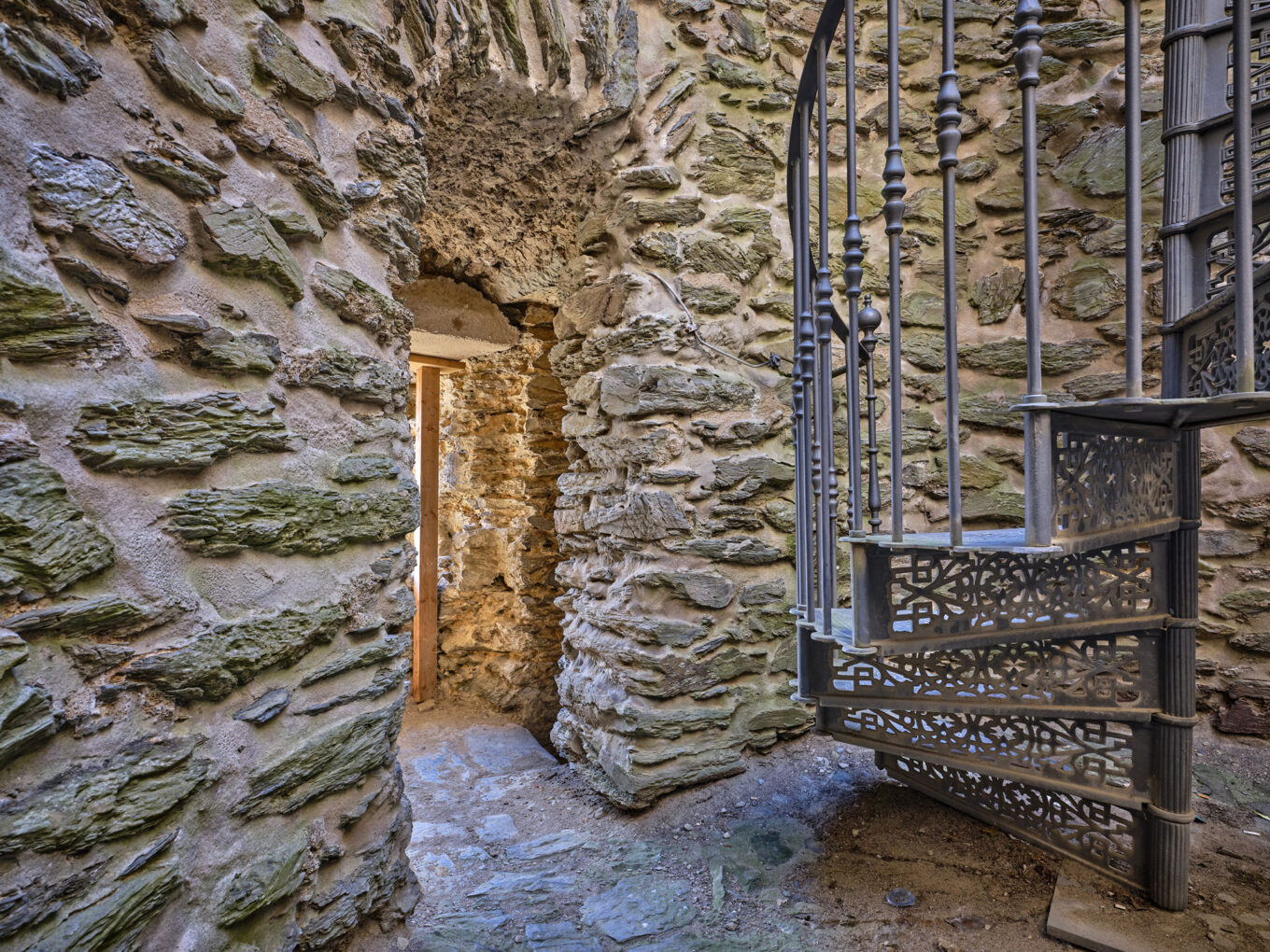 Burgruine Altweilnau, Zugang zum Turm