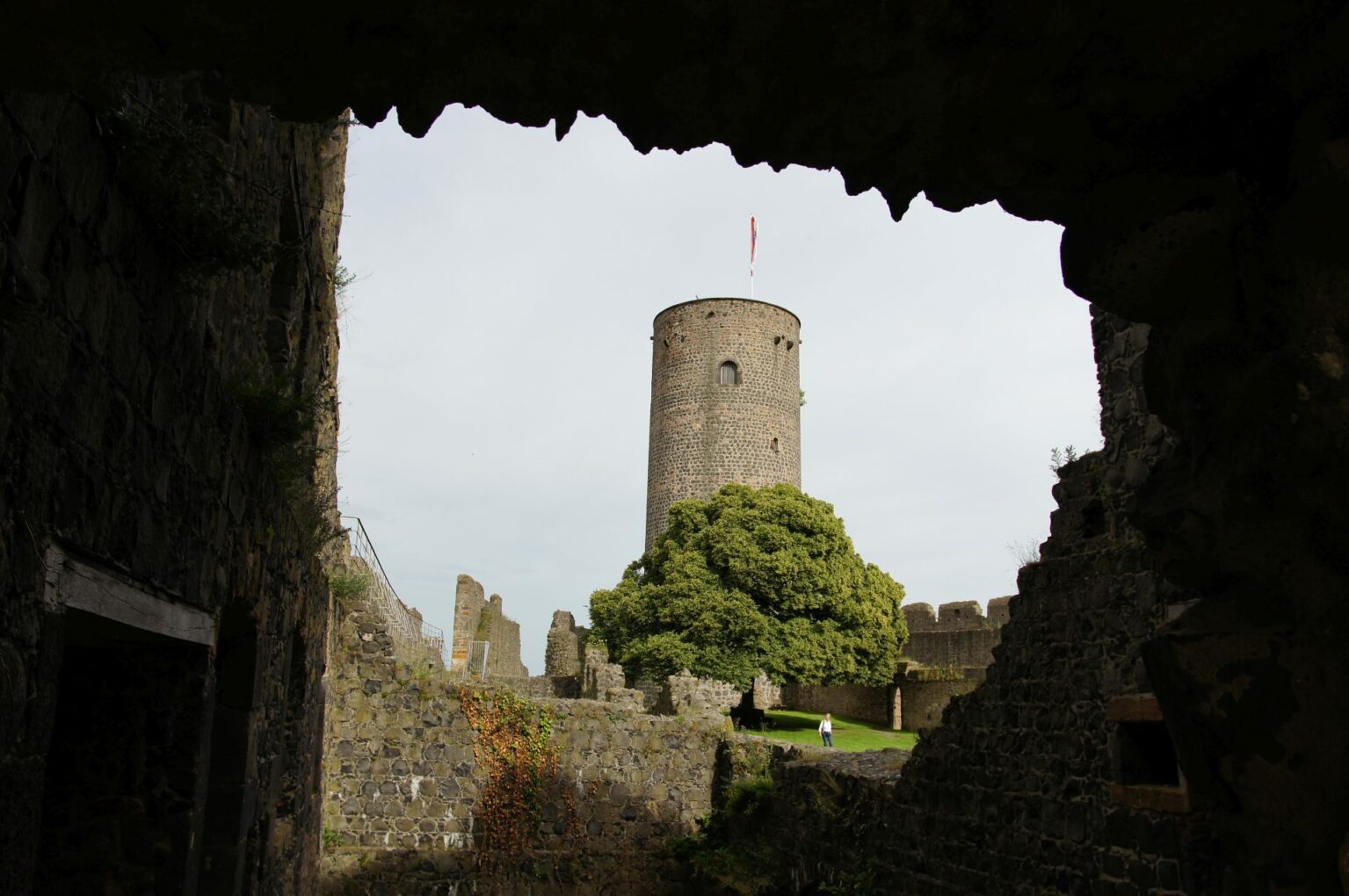 Blick auf den Turm der Burgruine