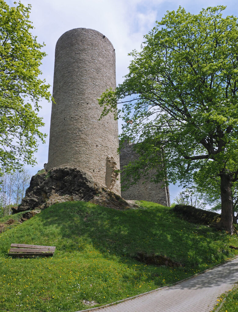 Burgruine Oberreifenberg, Bergfried