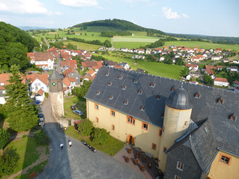 Ruins of Schwarzenfels Castle, stables