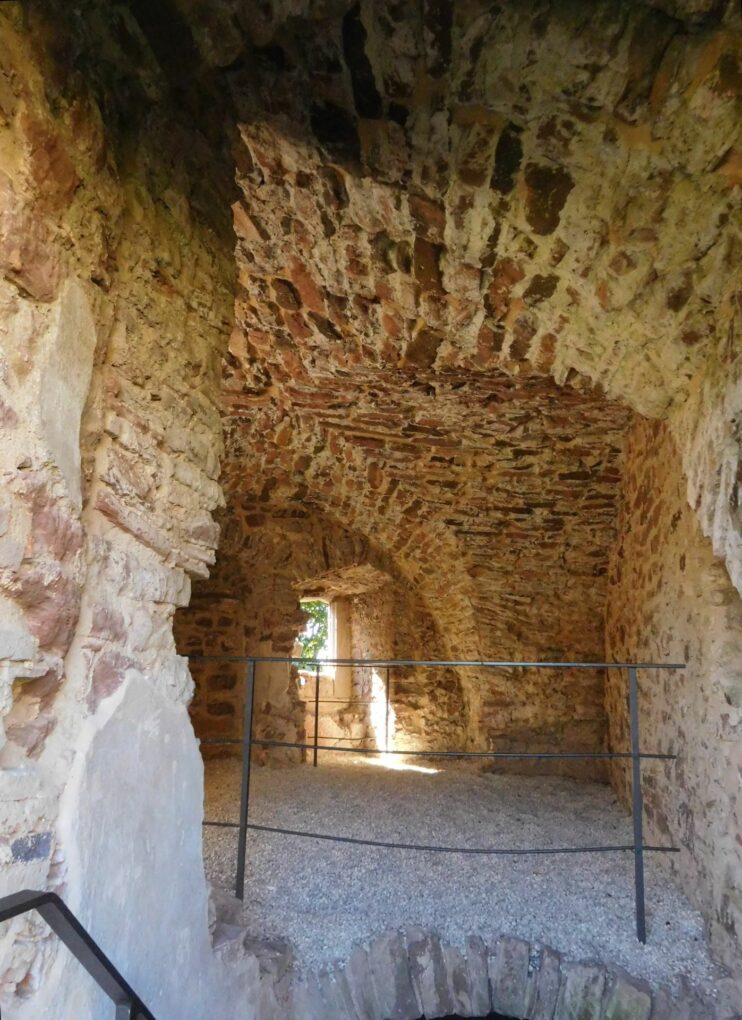 Ruins of Schwarzenfels Castle, vaults