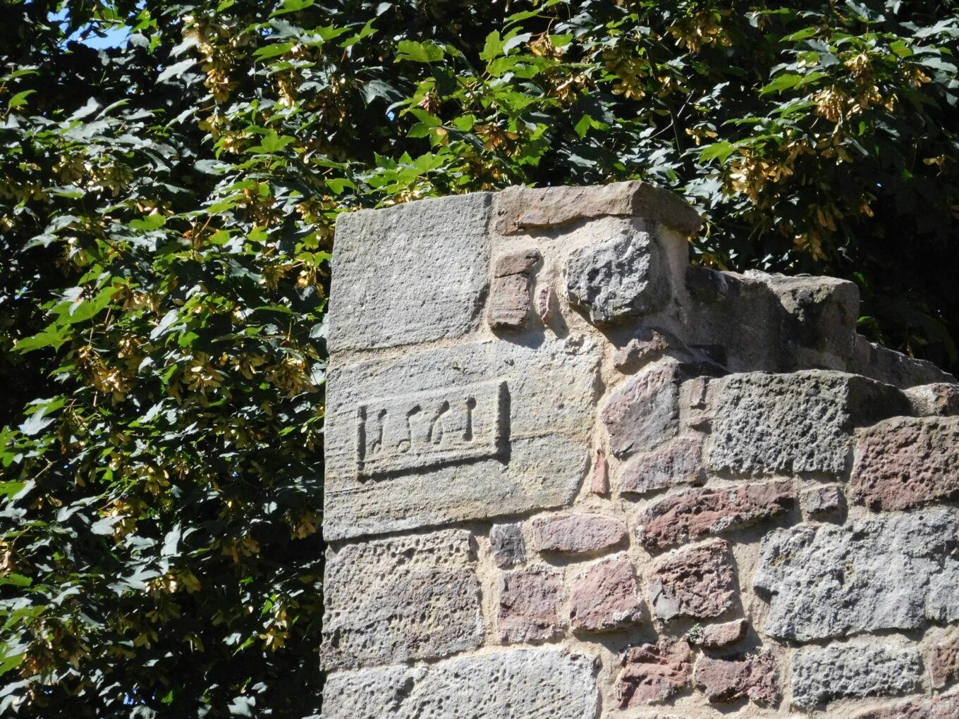 Ruins of Schwarzenfels Castle, inscription with year