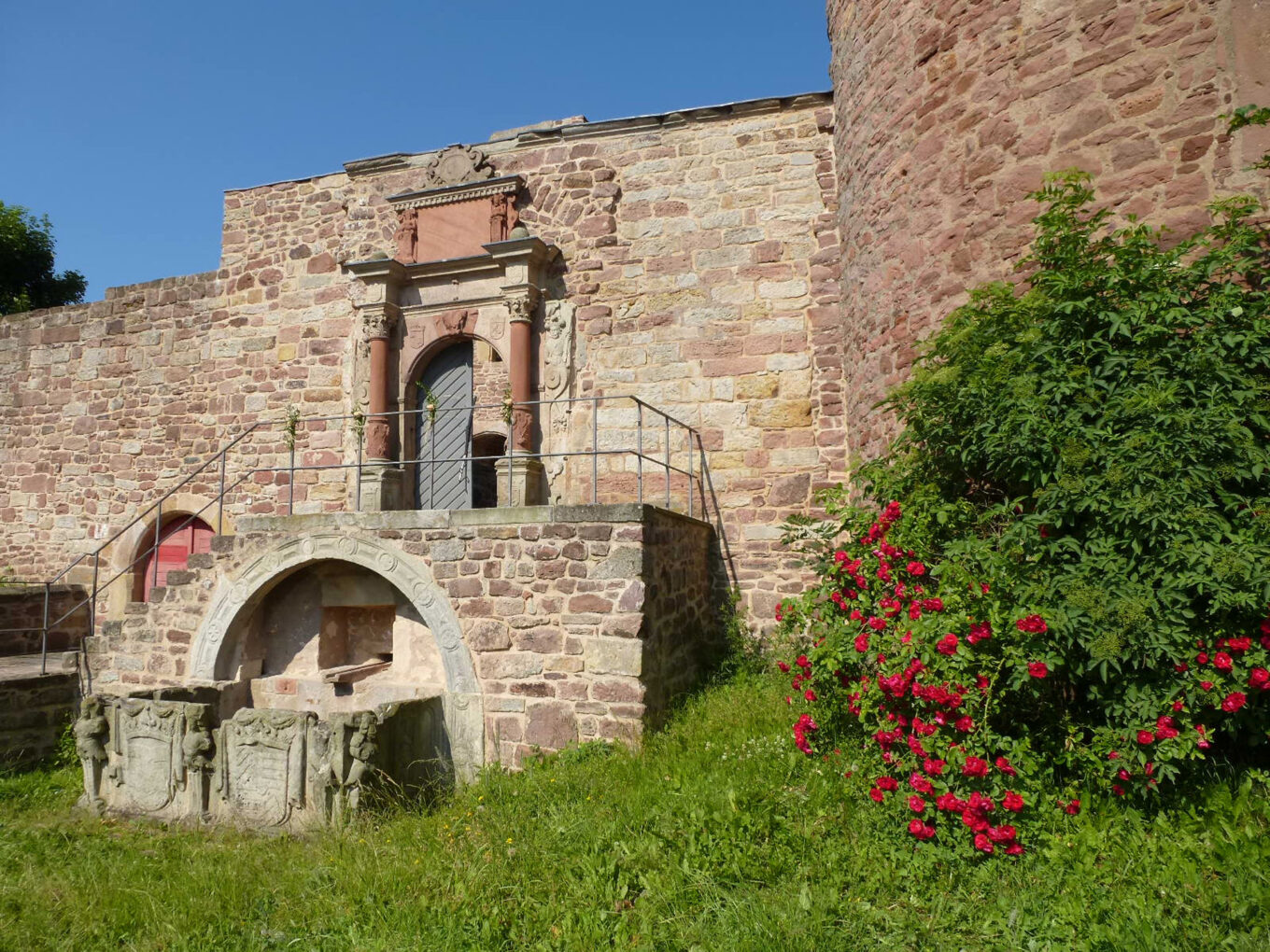 Ruins of Schwarzenfels Castle, portal