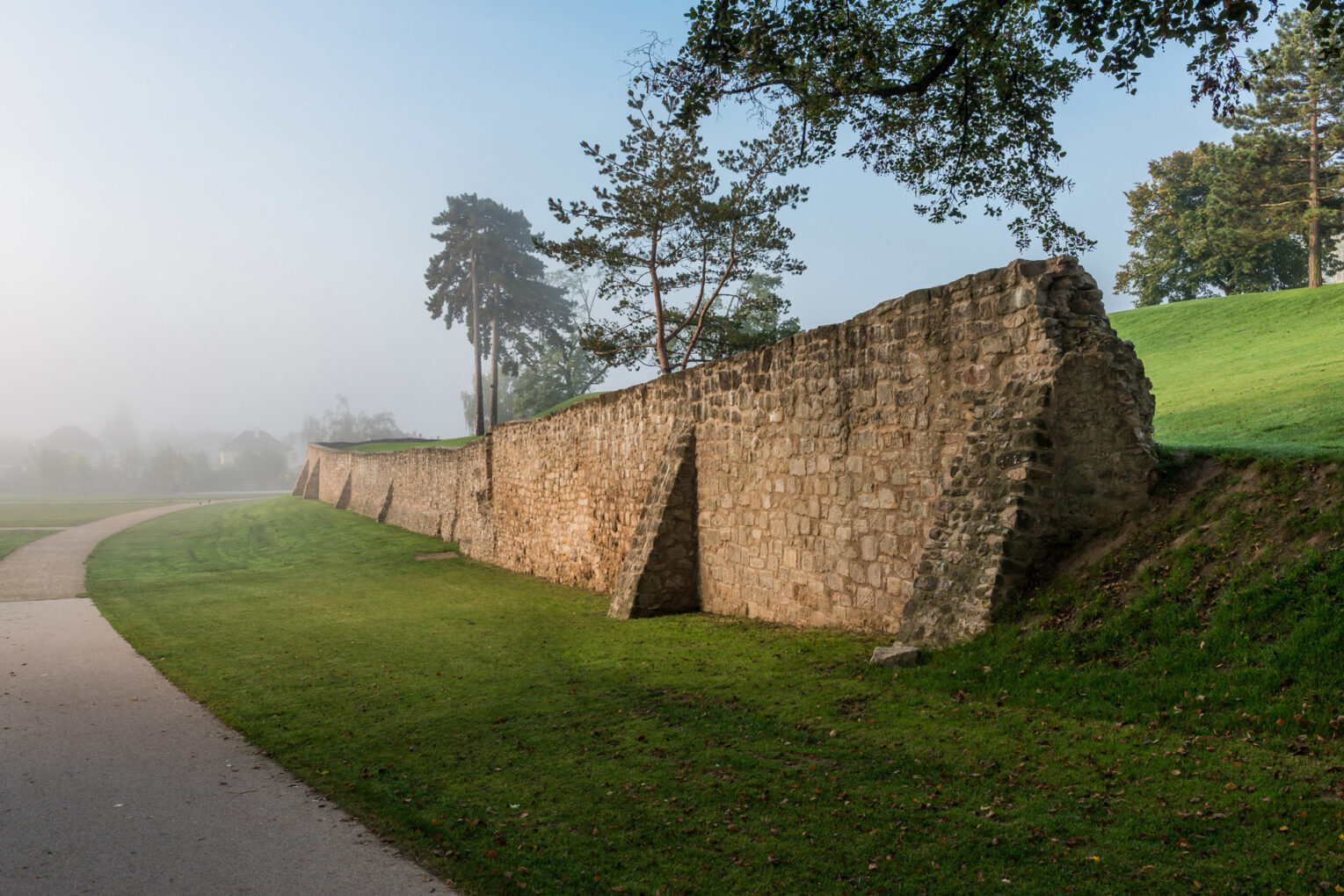Kloster Lorsch, Reste der Klostermauer