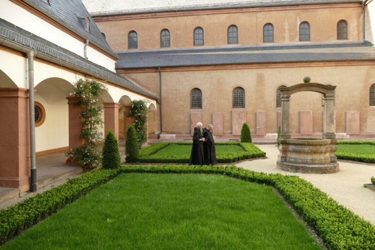 Seligenstadt Abbey, guided crime tour in the cloisters
