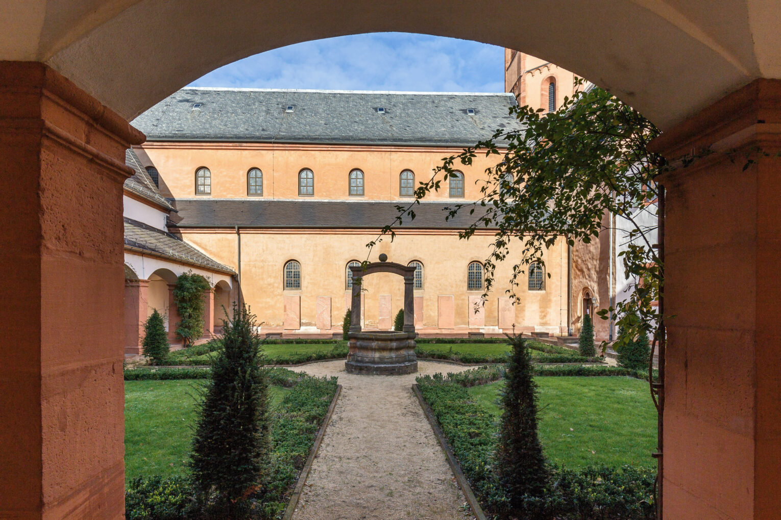 View of the prelature garden in Seligenstadt Abbey