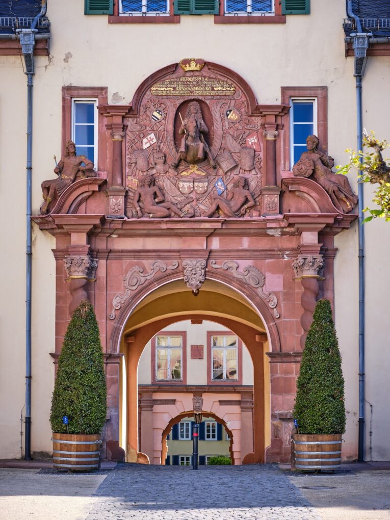 Bad Homburg Palace, portal in the upper courtyard