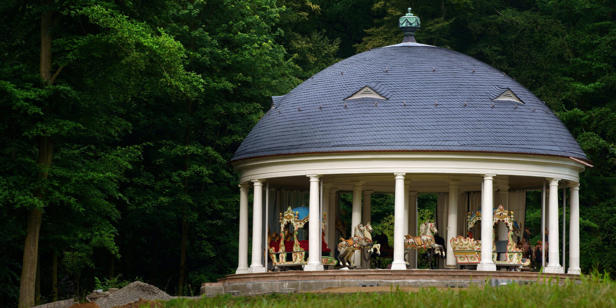 Hanau-Wilhelmsbad State Park, historic carousel