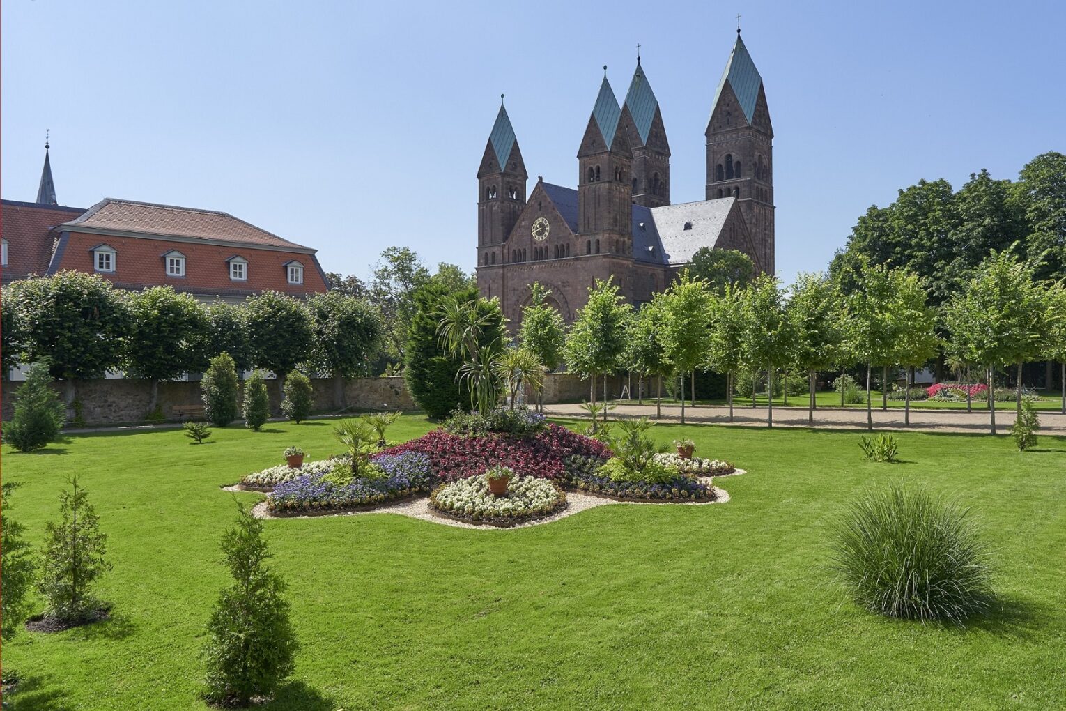Blick auf Teppichbeet im Obergarten Schlosspark Bad Homburg